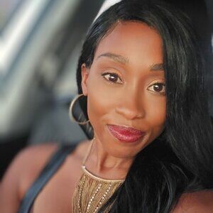 Meet your Posher, Safiya